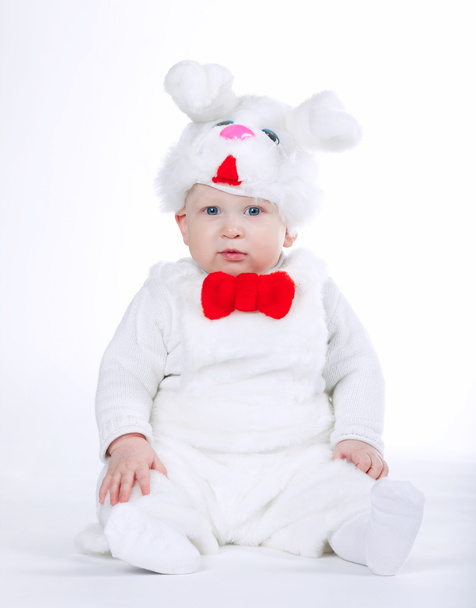 маленький хлопчик у костюмі кролика
 - Фото, зображення