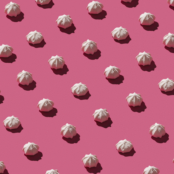 Patrón hecho de merengues dulces
 - Foto, Imagen
