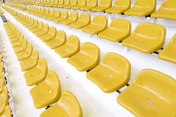 żółte siedzenie na stadionie thep hasadin w Tajlandii - Zdjęcie, obraz