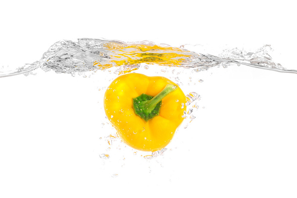 Yellow pepper in water  - 写真・画像
