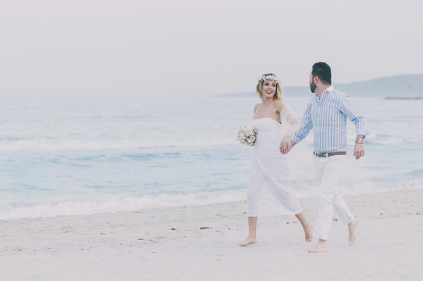 Just-married couple on the summer beach - 写真・画像