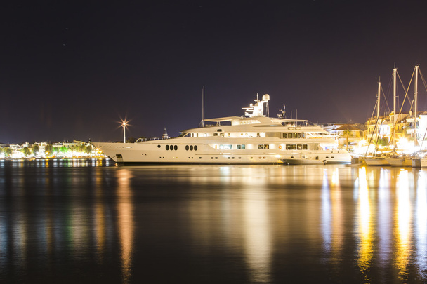 Luxueux yacht moderne
 - Photo, image
