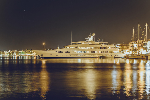 luxueuze moderne jacht - Foto, afbeelding