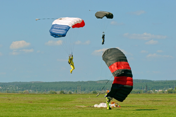 Skydiver landde na de sprong - Foto, afbeelding