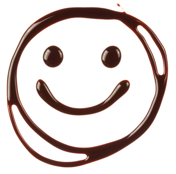 Cara sorridente feita de xarope de chocolate
 - Foto, Imagem