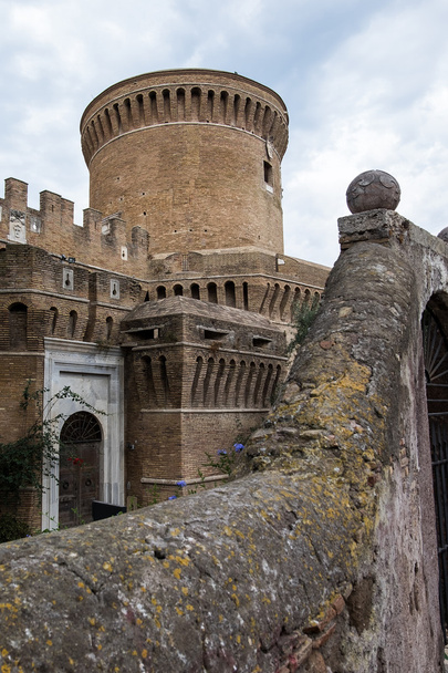 Castelo de Giulio II Óstia
 - Foto, Imagem