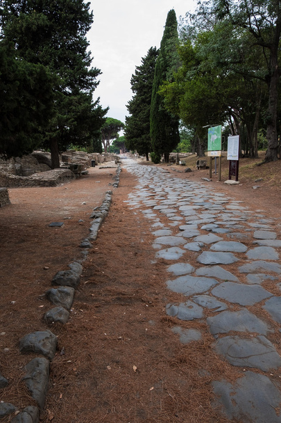 Ostia yıkılmış antik cadde - Fotoğraf, Görsel