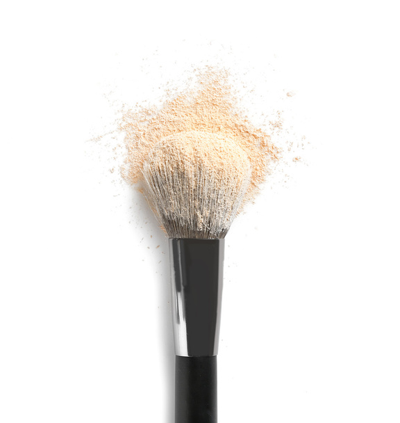 Make up brush and eye shadow - Fotoğraf, Görsel