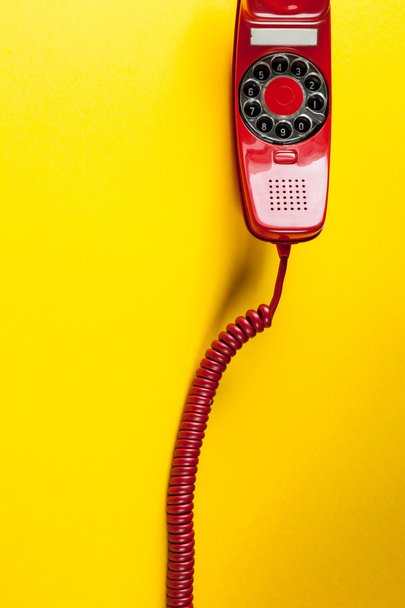 Вінтаж червоний телефон
 - Фото, зображення