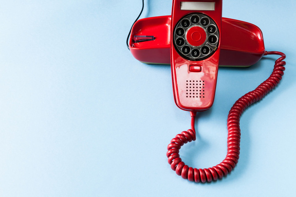 Vintage rode telefoon - Foto, afbeelding