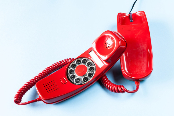 Vieux téléphone rouge éteint le crochet
 - Photo, image