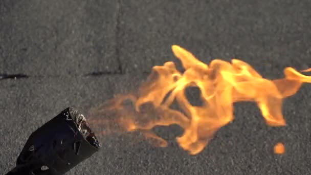 Brûleur à gaz à combustion lente
 - Séquence, vidéo