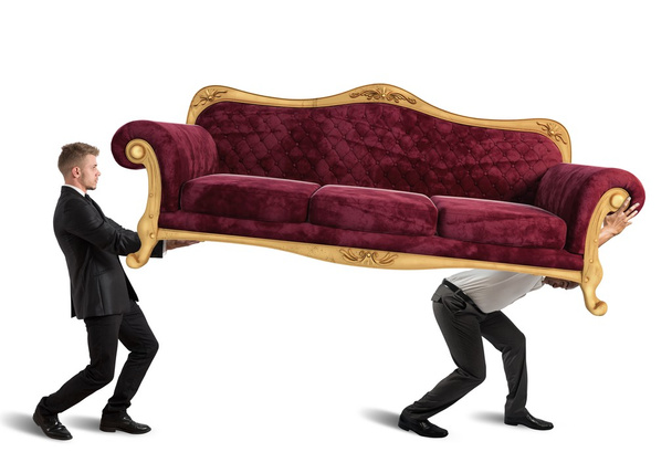 Чоловіки з диваном
 - Фото, зображення