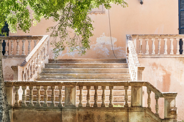 Средиземноморская каменная лестница
     - Фото, изображение