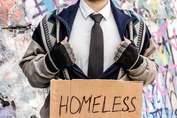 Uomo d'affari che diventa un senzatetto
 - Foto, immagini