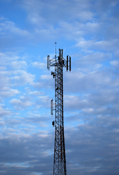 communicatie toren met antennes - Foto, afbeelding
