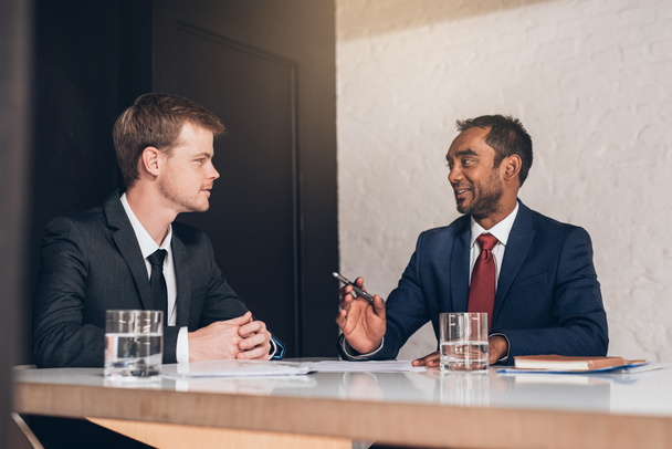 businessmen discussing documents together at table - Fotografie, Obrázek