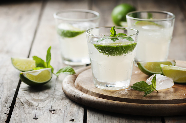 Cocktail with lime and mint - Foto, immagini