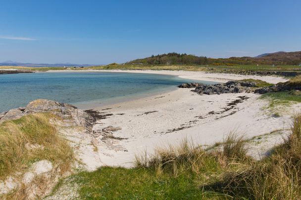 Skót fehér homokos strand és átlátszó tenger északi Arisaig west Skócia brit Skót Felföld Portnaluchaig - Fotó, kép
