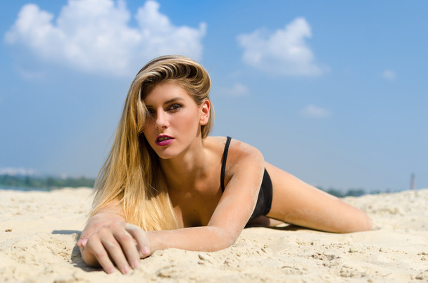 Seductive woman on sand - Fotoğraf, Görsel