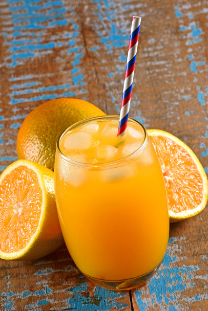 Glas mit frischem Orangensaft - Foto, Bild