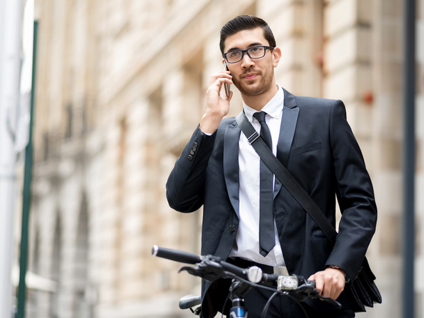 Young businessmen with a bike - 写真・画像