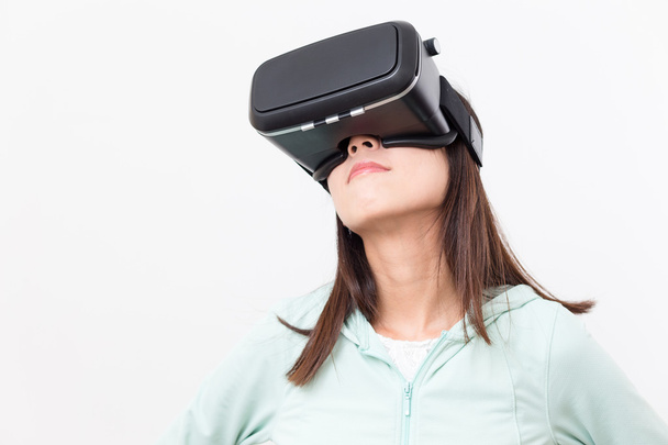 Woman looking though virtual reality - Foto, Imagen