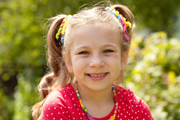 Little girl with a big smile - Foto, Imagem
