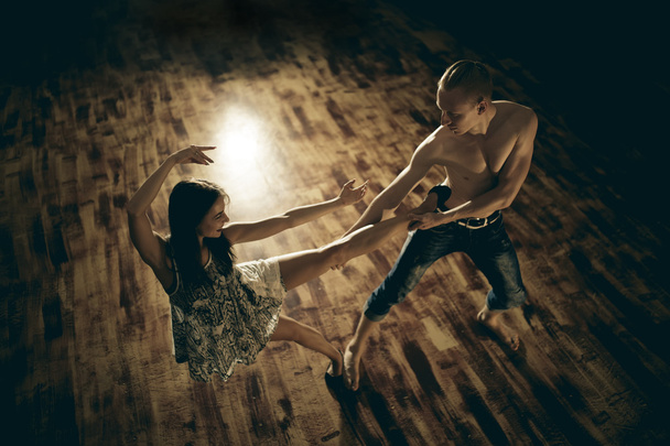 Couple dancing contemporary on floor, top view - Foto, Imagen