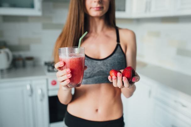young girl with detox after workout - Фото, изображение
