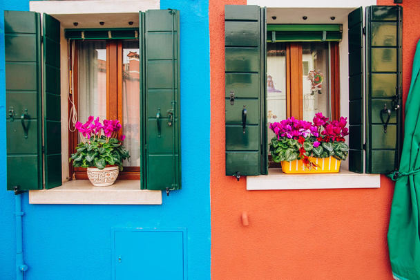 Casas coloridas na ilha de Burano
  - Foto, Imagem