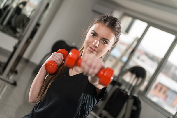 Strong Woman Weightlifting At The Gym Looking Happy - Valokuva, kuva