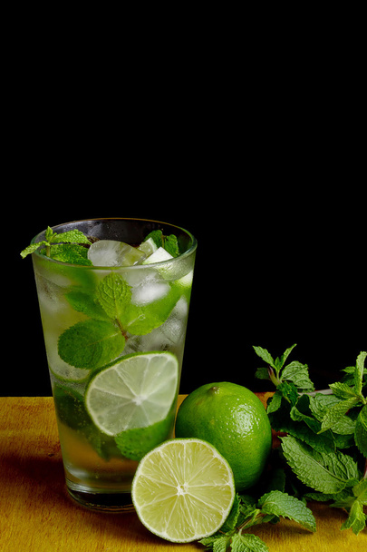 Mojito - a cooling drink - Foto, Imagen