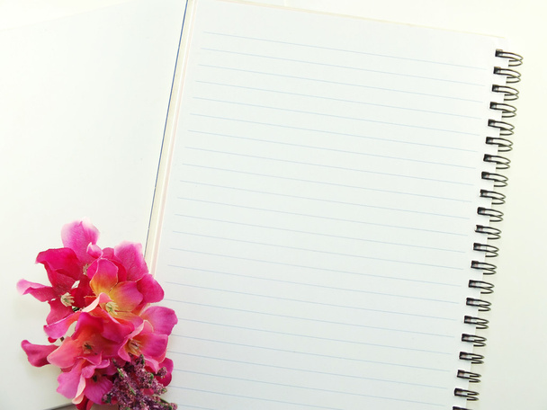 blank notebook with bouquet of flower vintage filters background - Foto, immagini