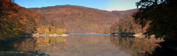 Jezioro w górach vihorlat o nazwie "patrz oko" - Fotó, kép