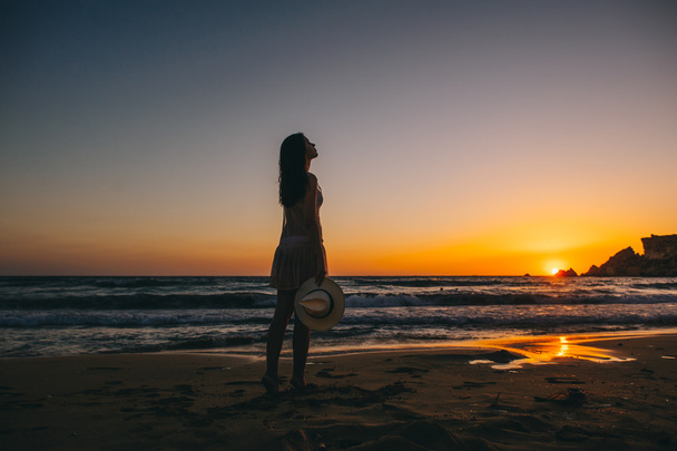 Sea beach girl silhouette  - Valokuva, kuva