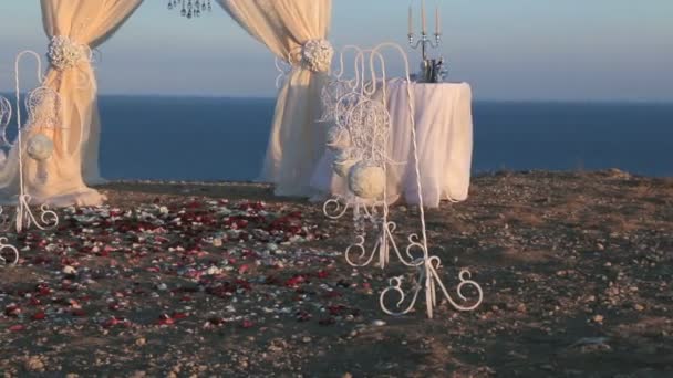 Hochzeitsutensilien am Meer - Filmmaterial, Video