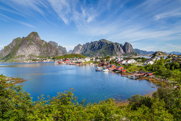 美しい町ノルウェーのロフォーテン諸島のレーヌ - 写真・画像