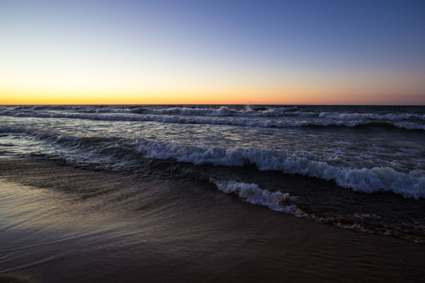 Хвилі на заході сонця
 - Фото, зображення