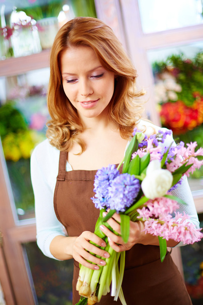 florista feminino com flores
 - Foto, Imagem