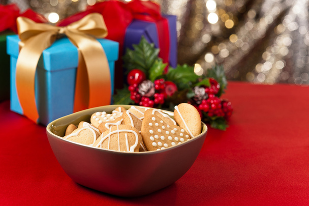 Christmas cookies, short bread in festive setting - Foto, imagen