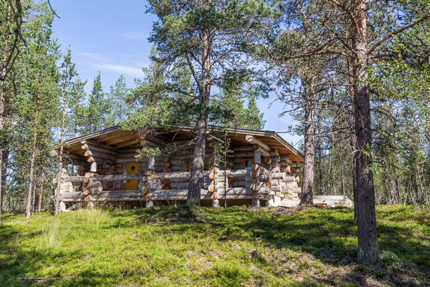 Maison finlandaise en bois dans la forêt de Laponie
 - Photo, image