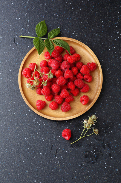 Fresh organic raspberry on plate - Фото, изображение