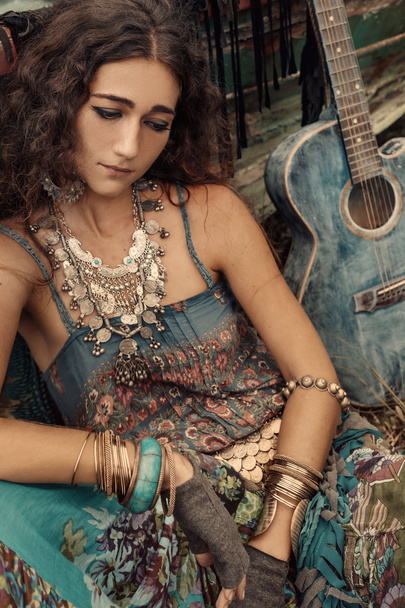 Atrractive young hippie woman with guitar outdoors - Zdjęcie, obraz