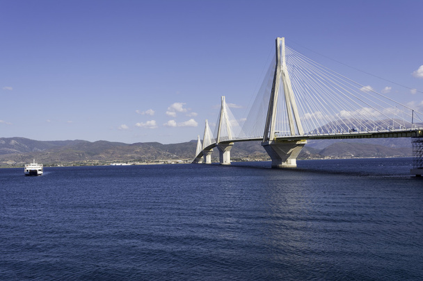 Felfüggesztés hídja átkelés a korinthoszi öböl szoros, Görögország - Fotó, kép