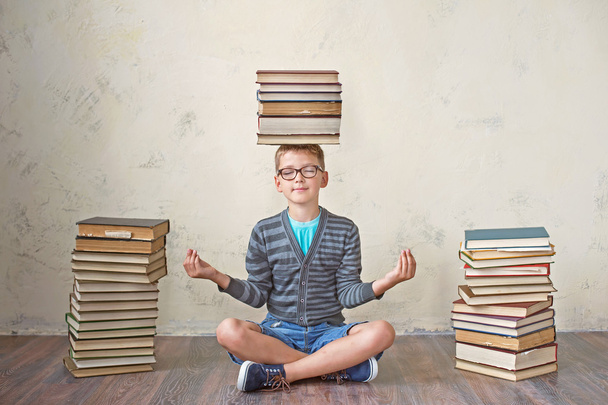 schoolboy with books - Zdjęcie, obraz