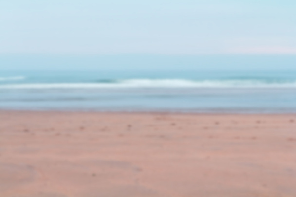 Langzeitbelichtungsaufnahme des Strandes an der Bude aus dem Fokus. - Foto, Bild