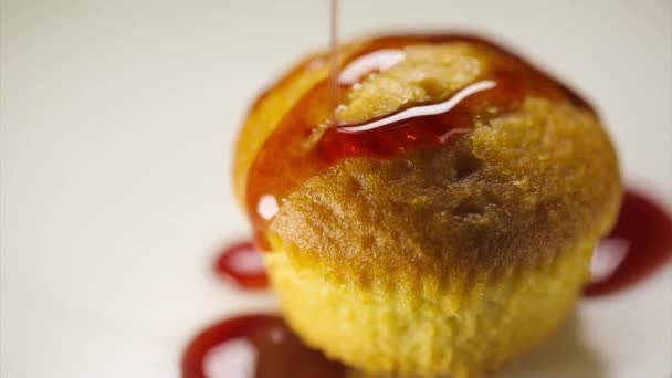 Warm sweet cherry sauce pour on cake - Footage, Video