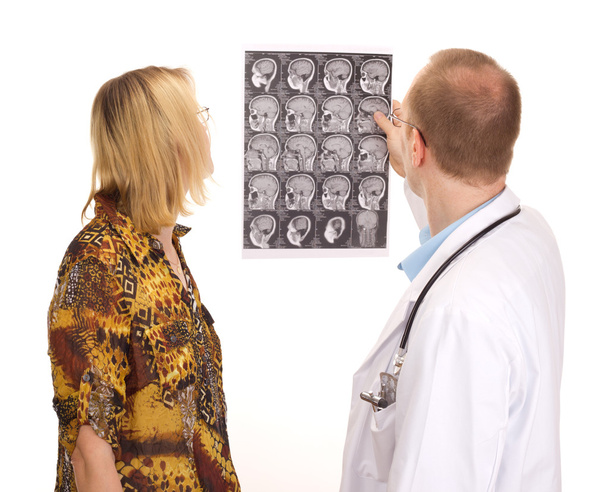 Médecin masculin examinant un patient féminin
 - Photo, image