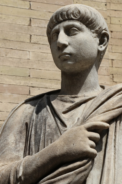 Античная статуя в музеях Ватикана
  - Фото, изображение
